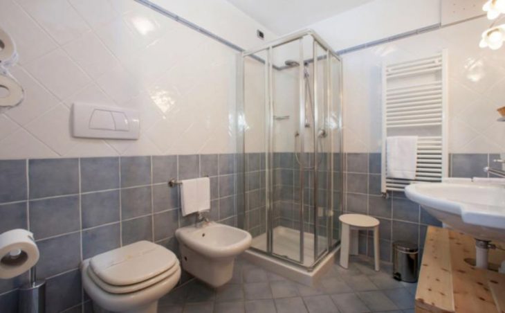 Hotel Alpenrose, Arabba, Shower